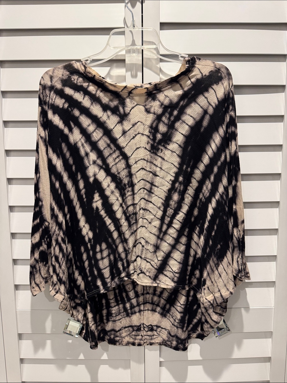 Mono B Black and Beige Tie-Dye Lightweight Top. Very soft high and low length.